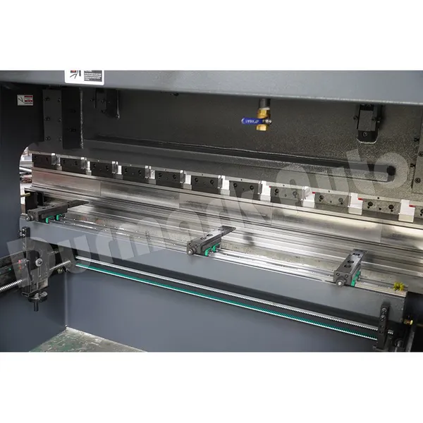 40t/1600mm We67K E30 CNC Srevo Press Brake Manufacture for Sheet Metal photo-3