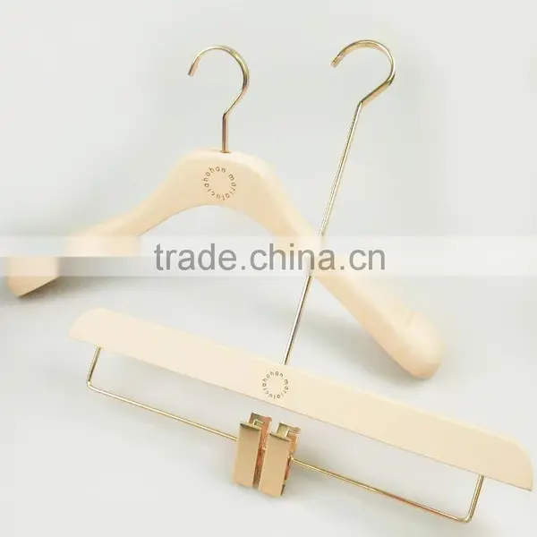 CY-655 Luxury Wide Shoulder Rubber Wooden Hanger With Rubber Pant Hanger Supplier's Choice photo-2