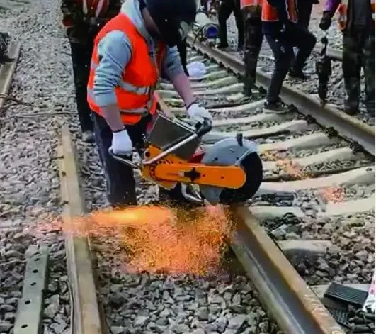 Li-Battery Powered Abrasive Rail Saw Rail Cutter photo-2