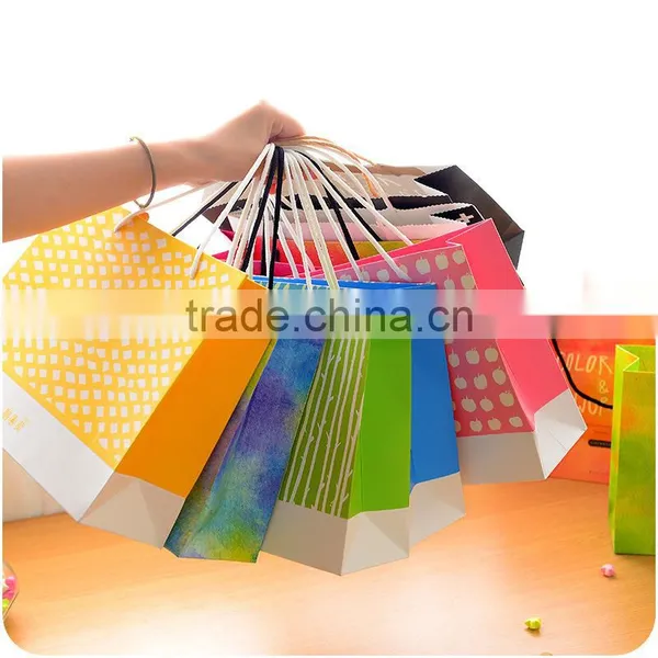 Q1111 Large Capacity Portable Cute Cartoon Gift Bag photo-3