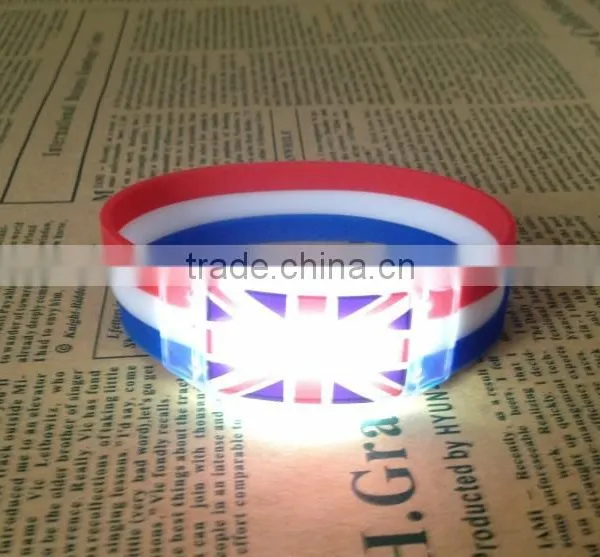 2016 Promotional LED Silicone Bracelet China Supplier photo-5