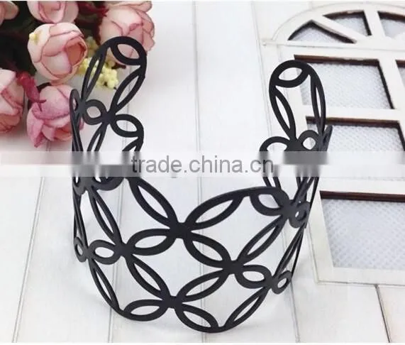 Cheap Jewelry Plain Black Cuff Metal Hollow Bangle With High Quality photo-5