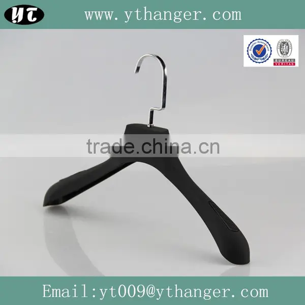 HA6878 Cheap Notched Plastic Hanger Rubber Coated Clothes Hanger photo-3