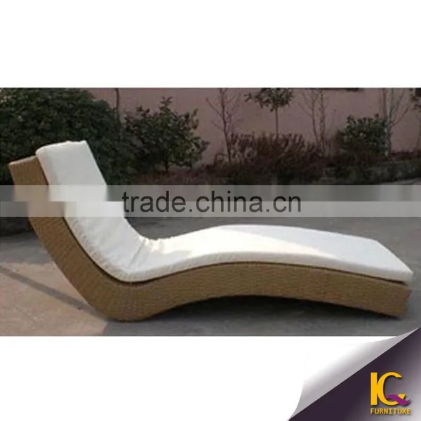 Low Price Plastic Sun Lounger pe Rattan Outdoor Chaise Lounge photo-5