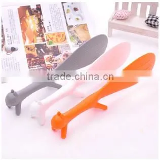 2015 New Design Coloful Cut Plastic Animal Squirrel Shape Meal Spoon photo-4