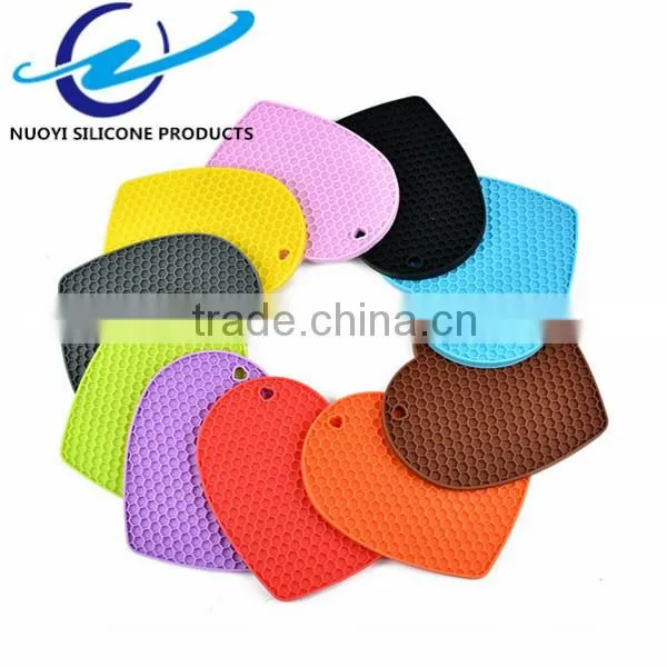 Cellular Silicone Coaster Silicone Table Placemats Heart Shape Coaster Mats OnThe Table In Kitchen photo-6