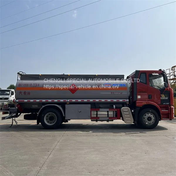 Road Oil Tanker Mini Oil Tankers For Sale Low Price And High Quality photo-2