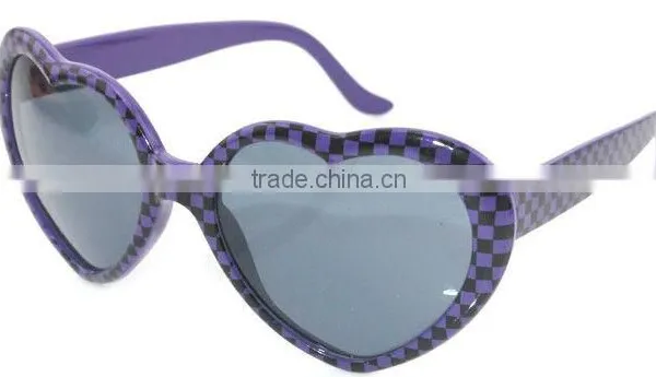 Checkered Heart Shape Sunglasses photo-4