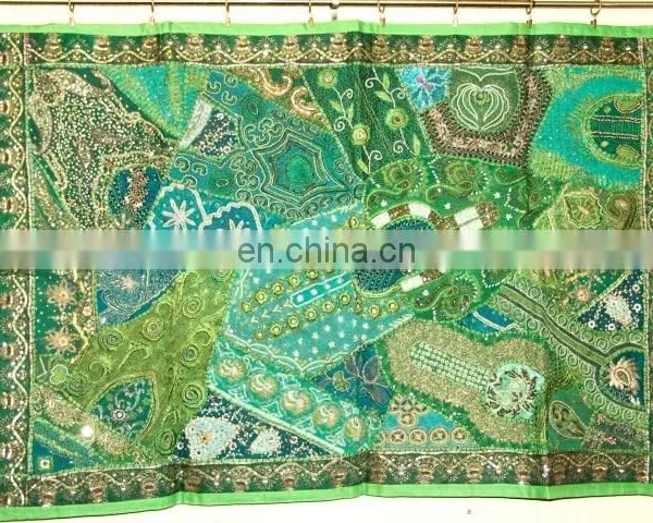 Customized Wholesale Old Sari Silk Cotton Patchwork Tapestry Wall Hangings photo-3