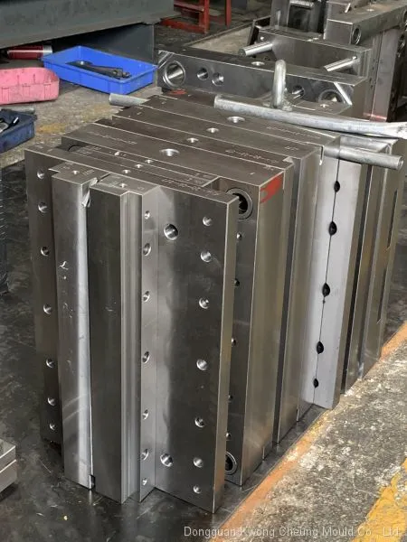 Plastic Injection Molding Service OEM Plastic Injection Molding Maker photo-2