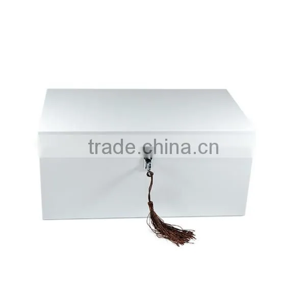 China Mirrored Lacquer Wooden Jewelry Box With Key Lock photo-3