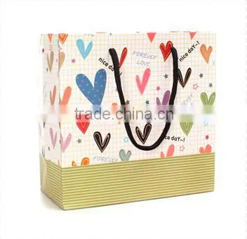 Colorful Heart Pattern Custom Gift Paper Bag for Candle photo-3