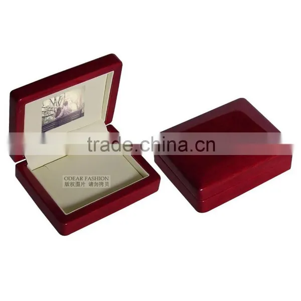 so Surprise! Red Wood Video Jewellery Packaging for Ring/pendant/earring