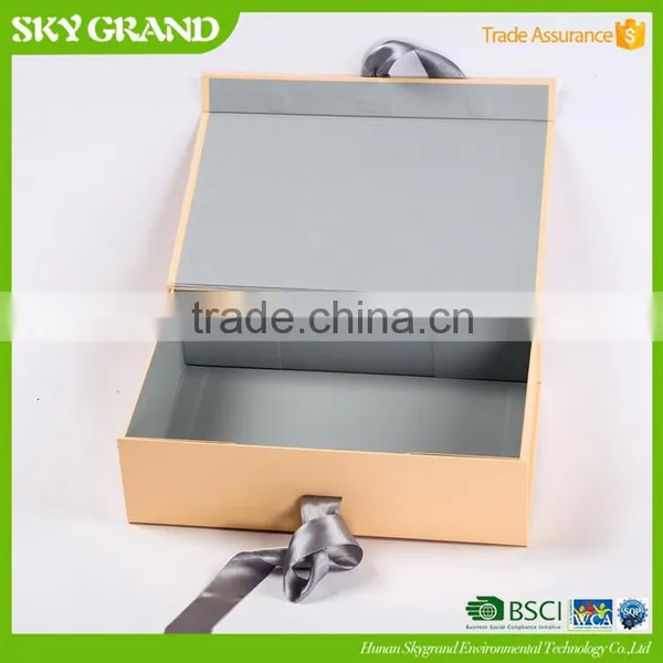 China Classical Custom Paper Book Shaped Gift Box photo-6