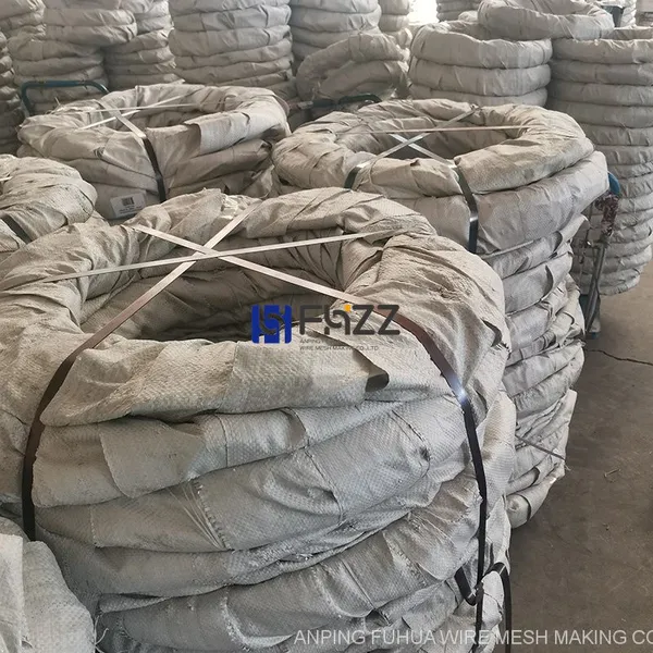 CBT-60 Razor Barbed Tape Concertina 700mm Diameter Hot Dipped High Galvanized for Security Fencing Wire photo-5