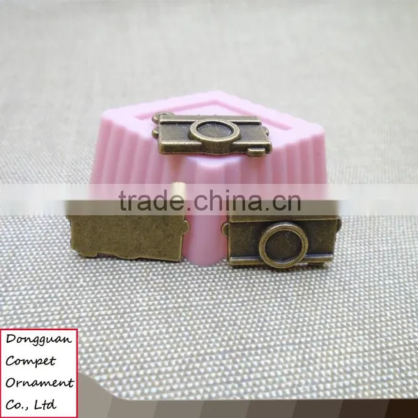 Wholesale Diy Accessories Archaize Alloy Mini Digital Camera Pendant photo-2
