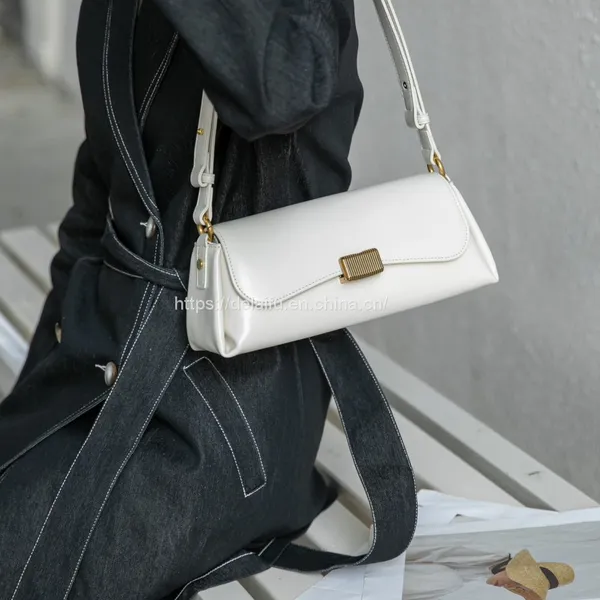 Female Classic Retro Leather Small Square Bag Single Shoulder Underarm Bag photo-4
