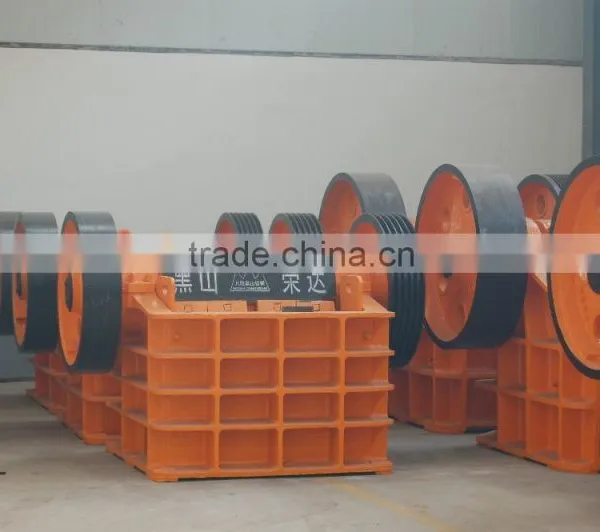Durable Hot Sale Rock Crusher for Road Construction photo-3