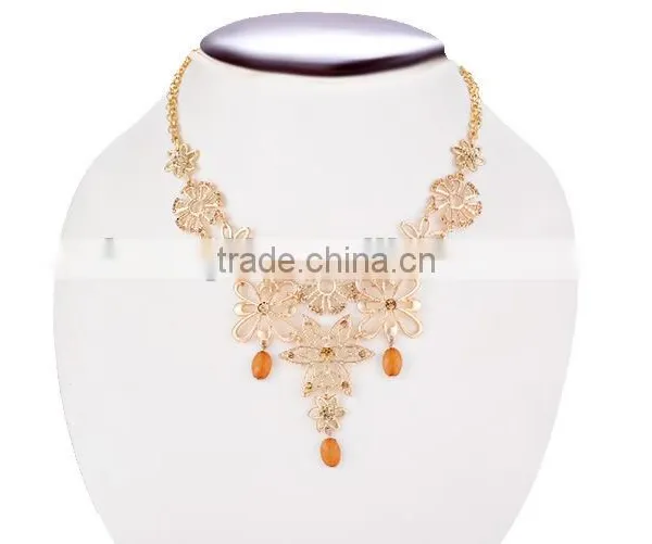 Luxury High Quality Hollow Out Design Clover Pendant Necklace Crystal Necklace
