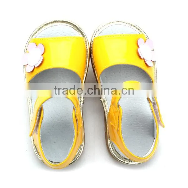 Guangdong Wholesale Factory Squeaky Sandals Fancy Baby Girls Shoes photo-3