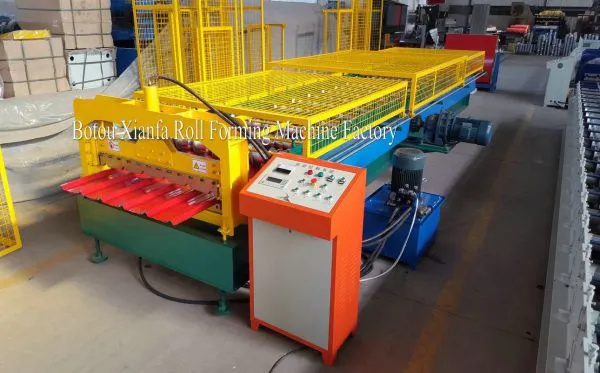 CNC Color Steel Trapezoidal Roof Panel Roll Forming Machine photo-2