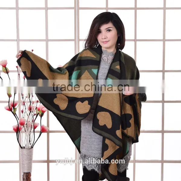 New Design Factory Direct Hot Selling Embroidered Fur Fleece Shoulder Cozy Fleece Pocket Shawl