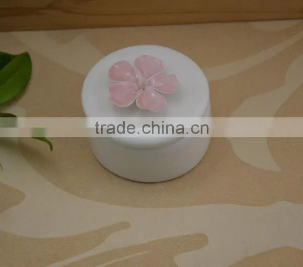 Wholesale White Porcelain Trinket Box With Flower Shape Design photo-3