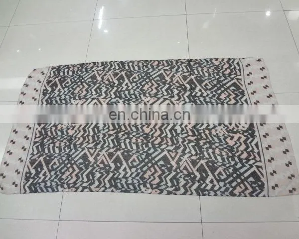 Fashion Chiffon Colorful Sawtooth Painting Scarf and Shawl Wholesale photo-2