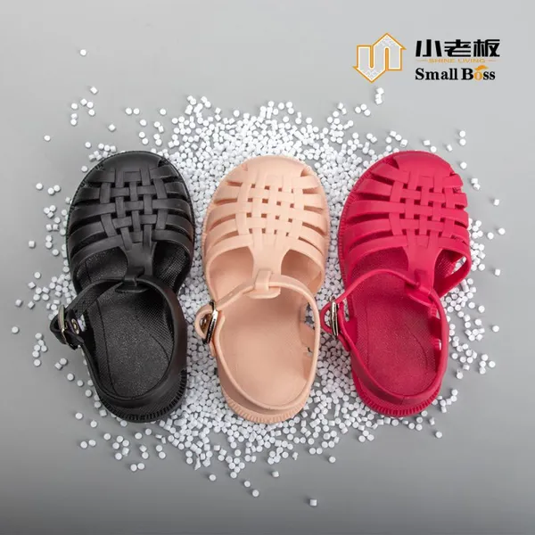 Regenschuhe aus Polyvinylchlorid (PVC) - Material, Compound - Granulate für die Schuhindustrie auf dem afrikanischen Markt