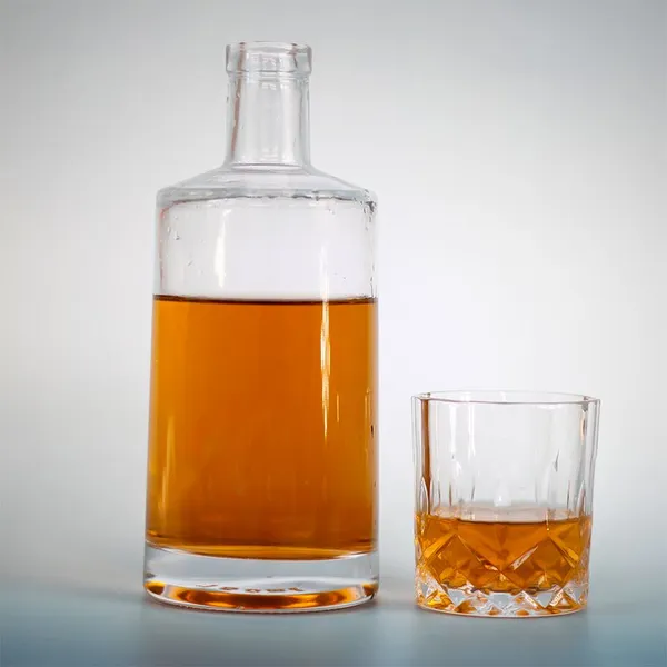 New Arrival Refillable Super Flint Whiskey Gin Rum 700ml 750ml 1000ml Cork Frost Glass Bottles for Liquor