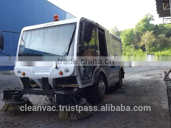 HIGH CAPACITY ROAD SWEEPER photo-2