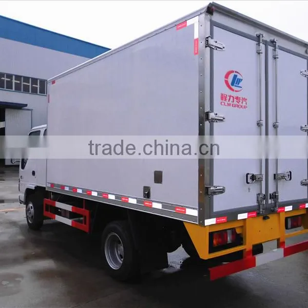 Japanese Diesel 3ton Refrigerated Tank Truck photo-4