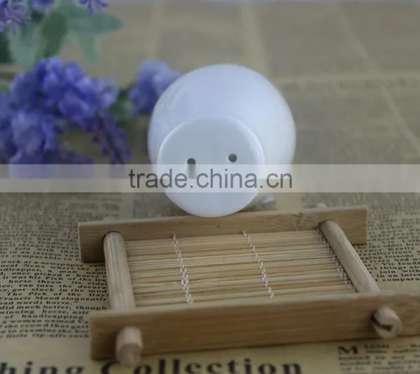 Wholesale Domestic Household White Ceramic Salt and Pepper Shaker Wedding Favors photo-6