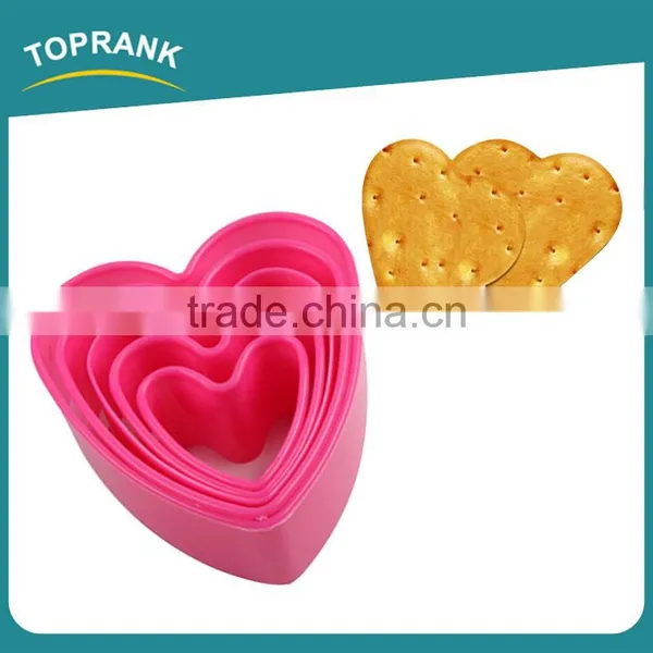Toprank New Style Kitchen Goods Plastic 5PC Heart Shaped Mini Cookie Cutter Set Wholesale Cookie Cutter photo-3