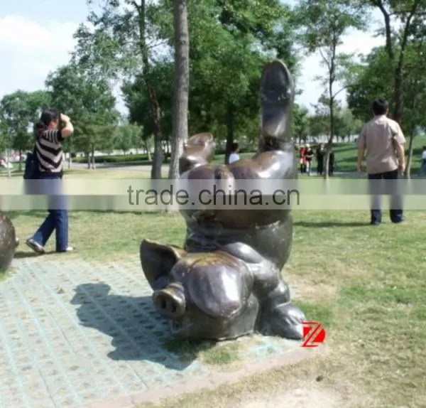 Funny Bronze Lying Small Pig Sculpture for Park Decor photo-2