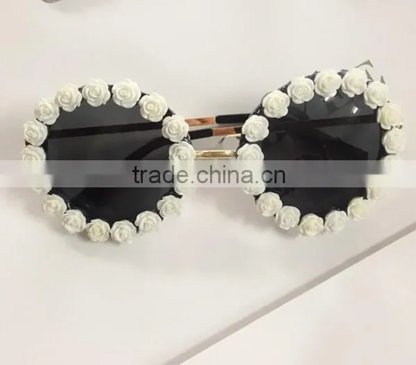 Diamond Flower Rim Vintage Party Beach Festival Frame Shades Round Sunglasses photo-3