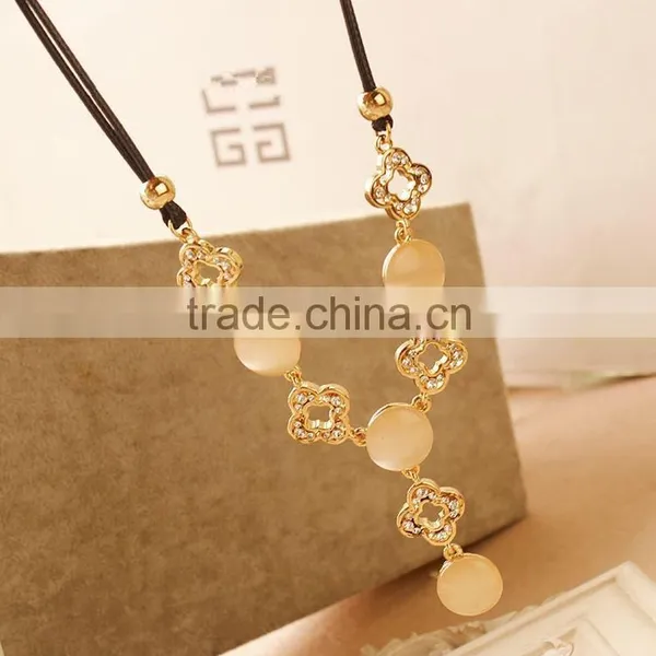 Women Crystal Rounded Pendant Necklace With Crystals Good Gifts photo-2