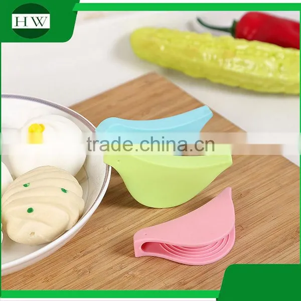 Kitchen Non-stick Cartoon Bird Silicone Bbq Baking Grill Heat Resistant Oven Finger Clip Glove Gloves photo-3