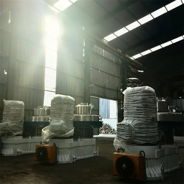 Wood Chips and Sawdust Pellet Machine, New Stainless Steel Feeding Hood Equipment With a Production Capacity of 2 Tons per Hour photo-3