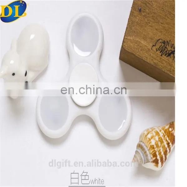 America Popular Plastic Led Flashing Hand Air Spinner