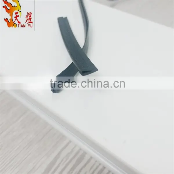 Soft Black u Shape Plastic Edge Trim Strip Cover the Glass and Laminated Board photo-4