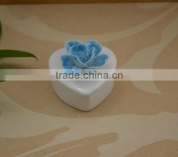 Factory Direct Small Ceramic Jewel Box With Flower Shape Design photo-4