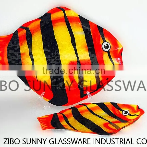 Free Happy Tropical Fish Plate Glass photo-2