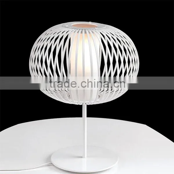 Simple Iron Modern Table Lamp