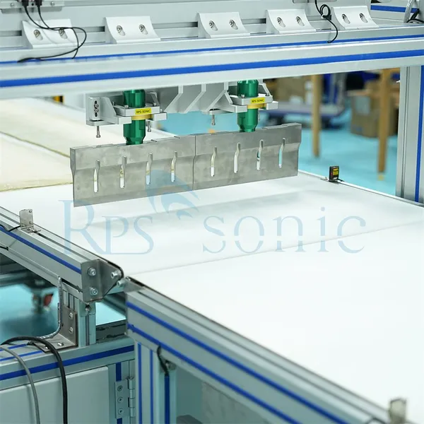 Factory Automatic Ultrasonic Food Cutting Machine Sonicator Chocolate Cutting With Conveyor Belt photo-3