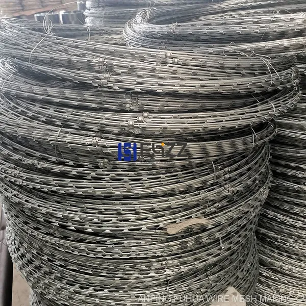 Hot Deep Galvanized Razor Blade Barbed Wire BTO-22 Diameter 980mm for Security Fencing Barriers photo-4