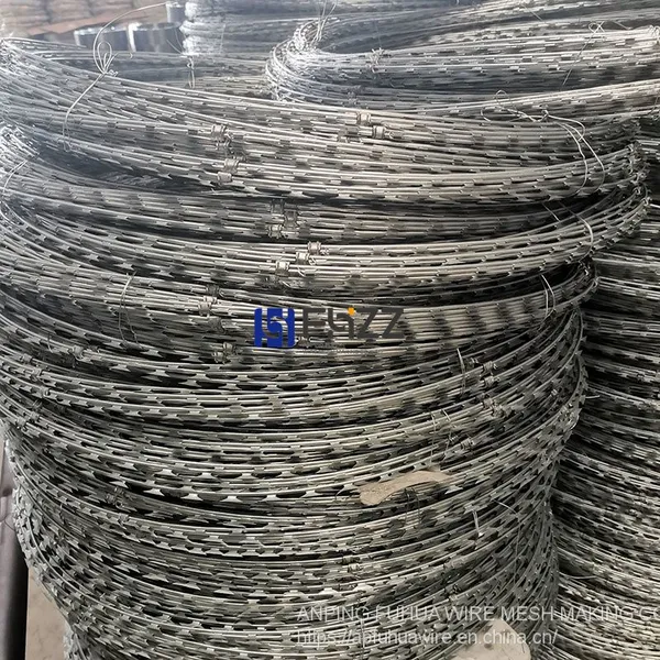 Hot Dipped Heavy Galvanized Razor Wire BTO-22 Concertina 980mm Diameter photo-4