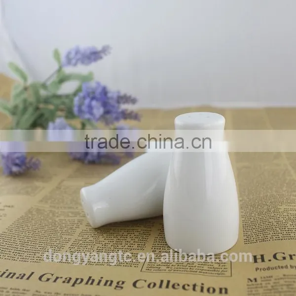 Factory Direct Wholesale Creative Tofu Ceramic Salt and Pepper Set photo-2
