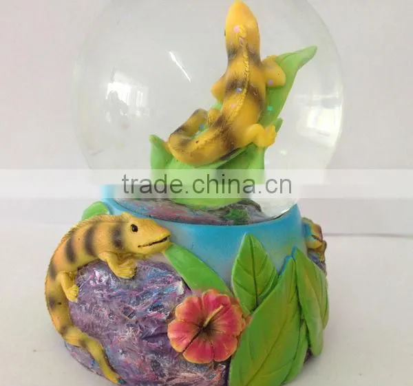 Poly Resin Lizard Souvenir Water Globe photo-3