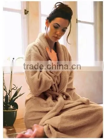 Super Warm Sleepwear Ladies Fleece Bathrobes Made in China photo-4
